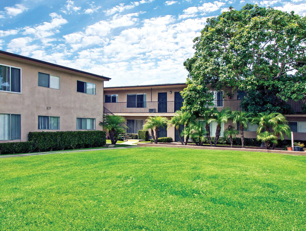 Home Page Holiday West Apartments