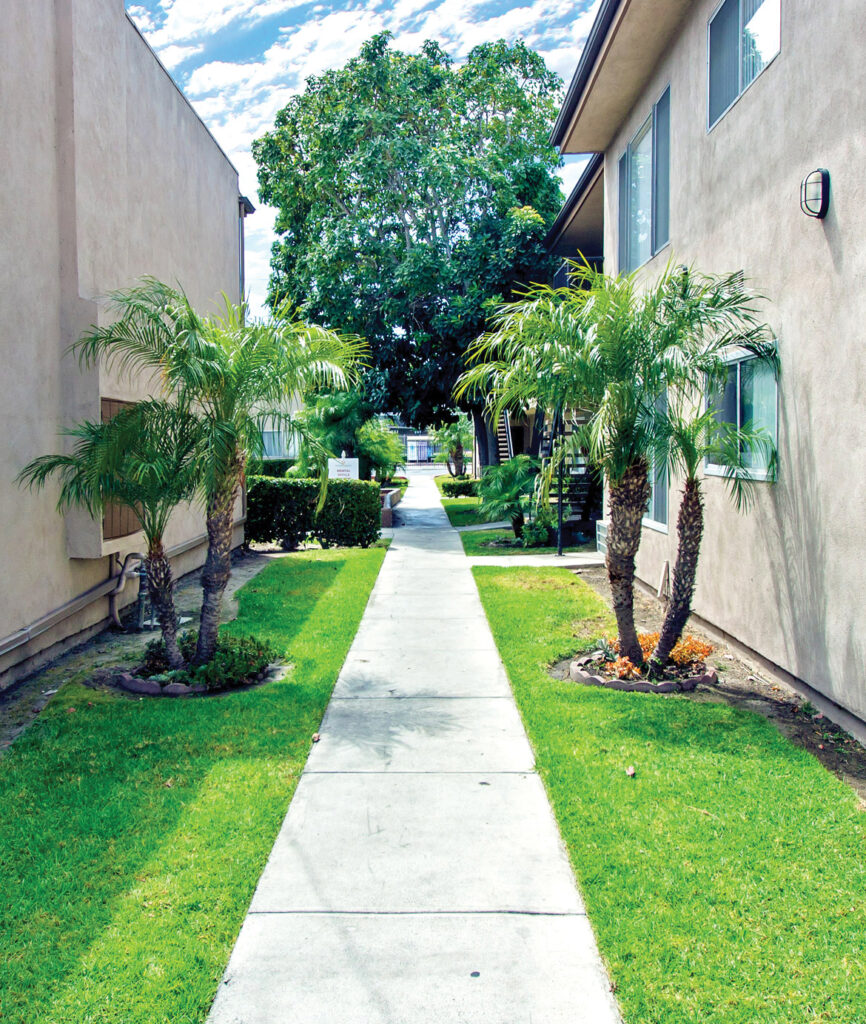 Home Page Holiday West Apartments